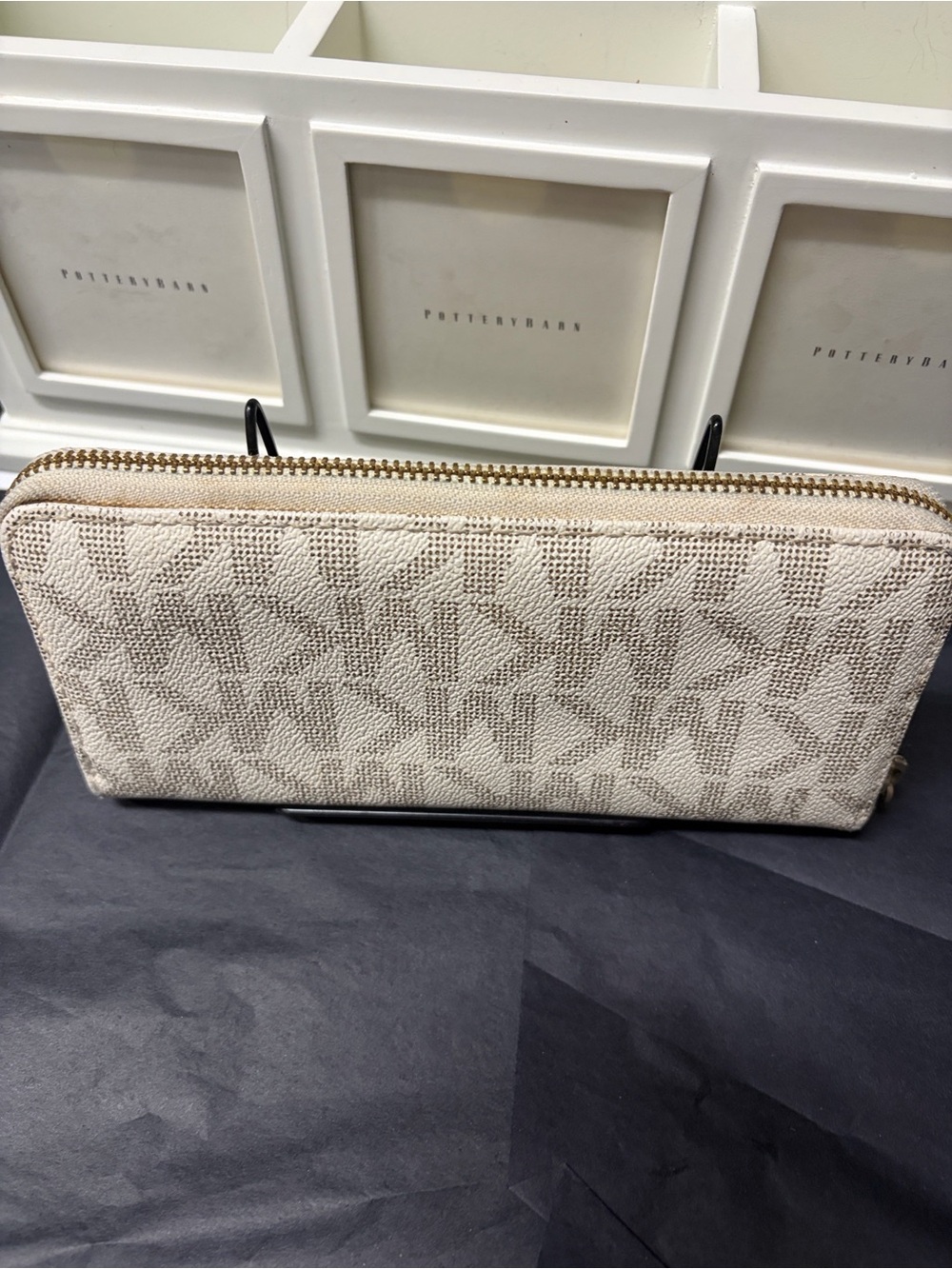 Michael Kors Beige Signature Zip Wallet with Gold Plate - Picture 2 of 6